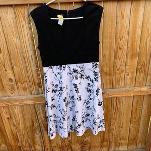 Gorgeous black top floral bottom dress 50’s style size xl zip up